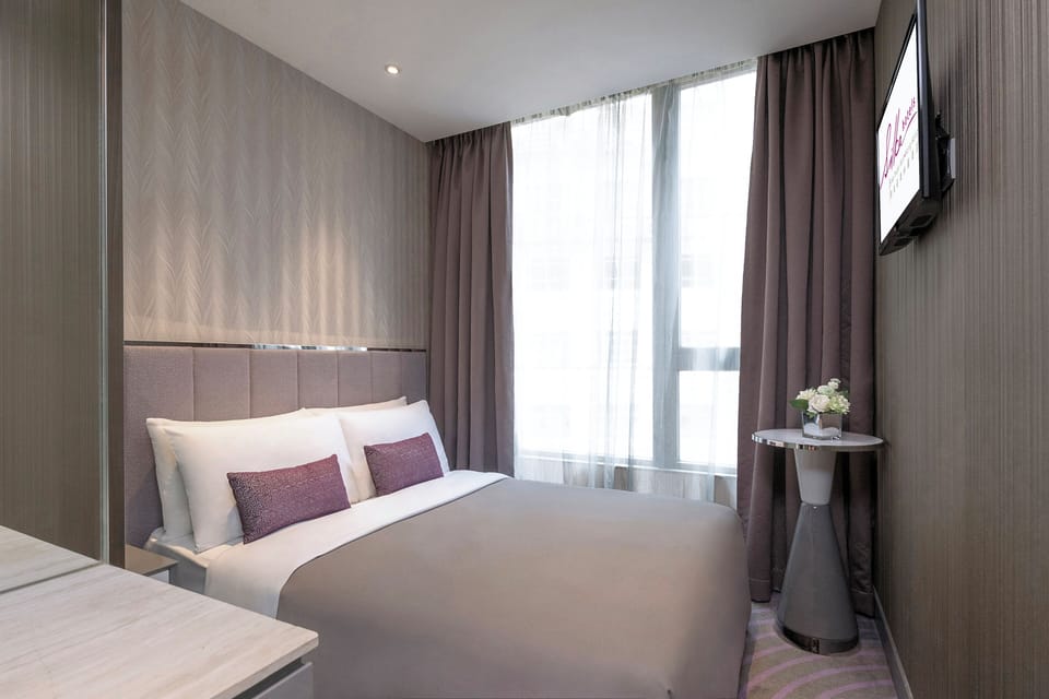 Deluxe Double Room | In-room safe, iron/ironing board, free WiFi, bed sheets