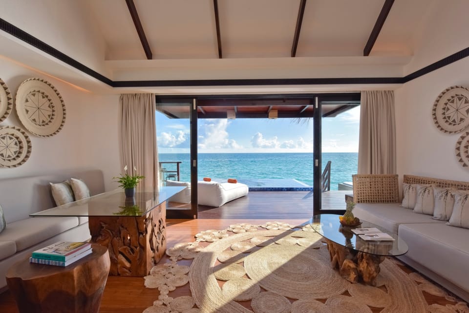 Grand Residence | Living area | Flat-screen TV