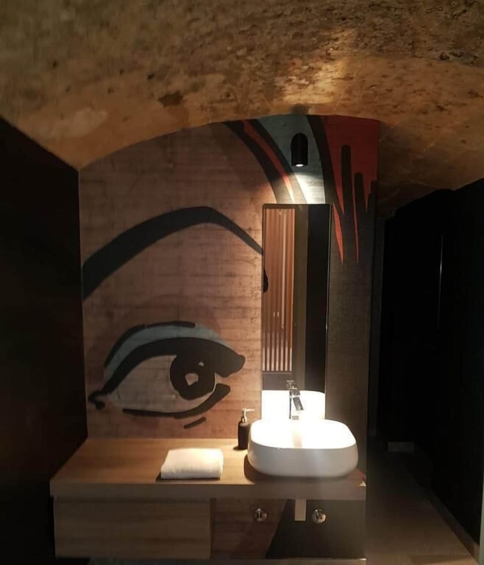Basic Room | Bathroom | Shower, free toiletries, hair dryer, bathrobes