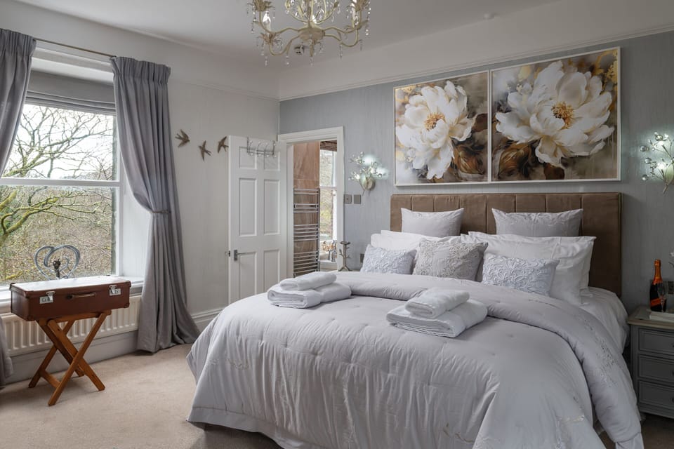 Superior Double or Twin Room, Jetted Tub, Park View | Premium bedding, pillowtop beds, individually decorated