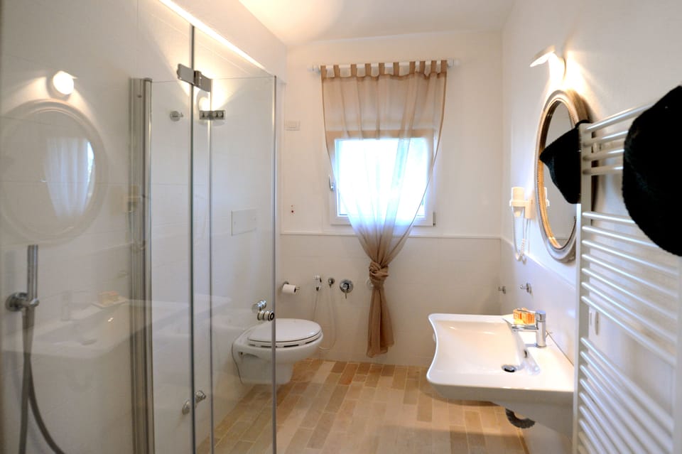 Shower, free toiletries, hair dryer, towels