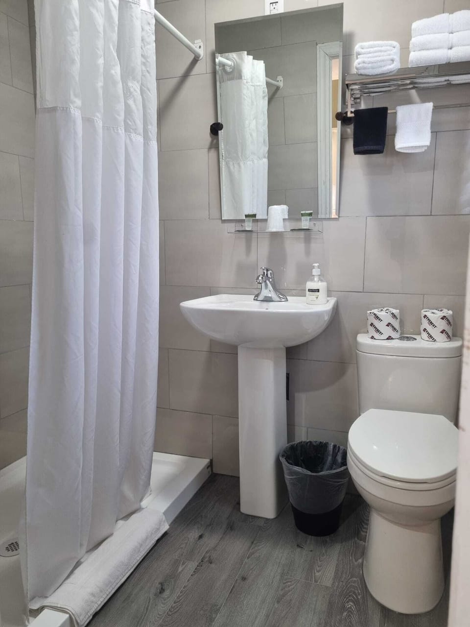 Family Room, 2 Double Beds | Bathroom | Towels