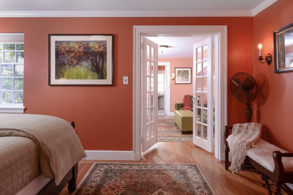 Ripley Suite | Hypo-allergenic bedding available, desk, iron/ironing board, WiFi (free)