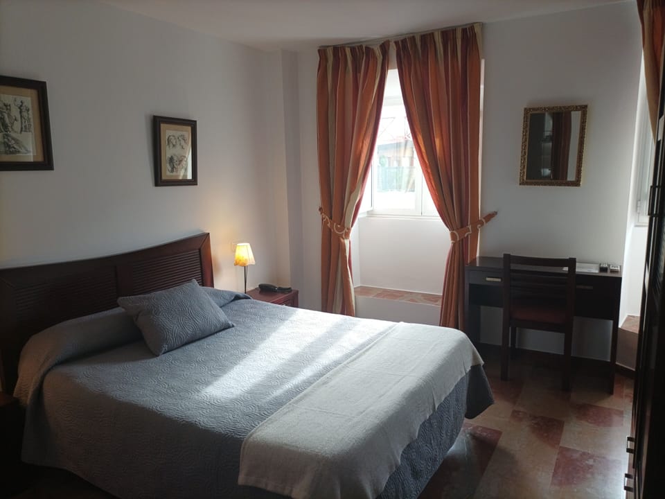 Habitacion Deluxe exterior | Down comforters, desk, laptop workspace, soundproofing