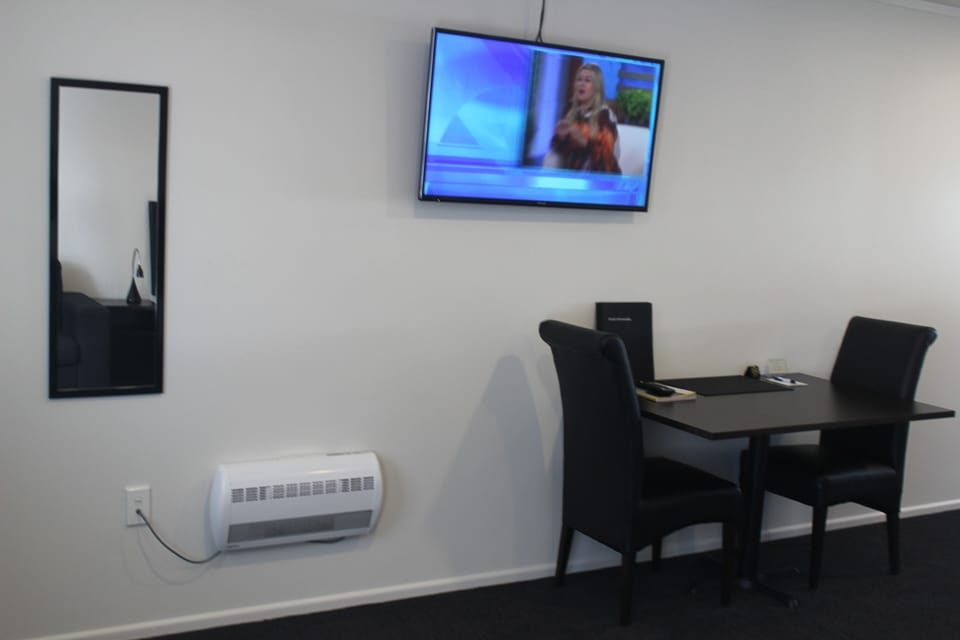 Studio | Living area | 43-inch Smart TV with cable channels, TV