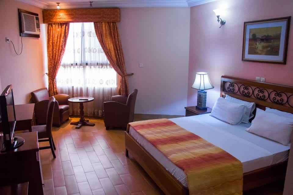 Standard Room, 1 Double Bed | Desk, laptop workspace, bed sheets