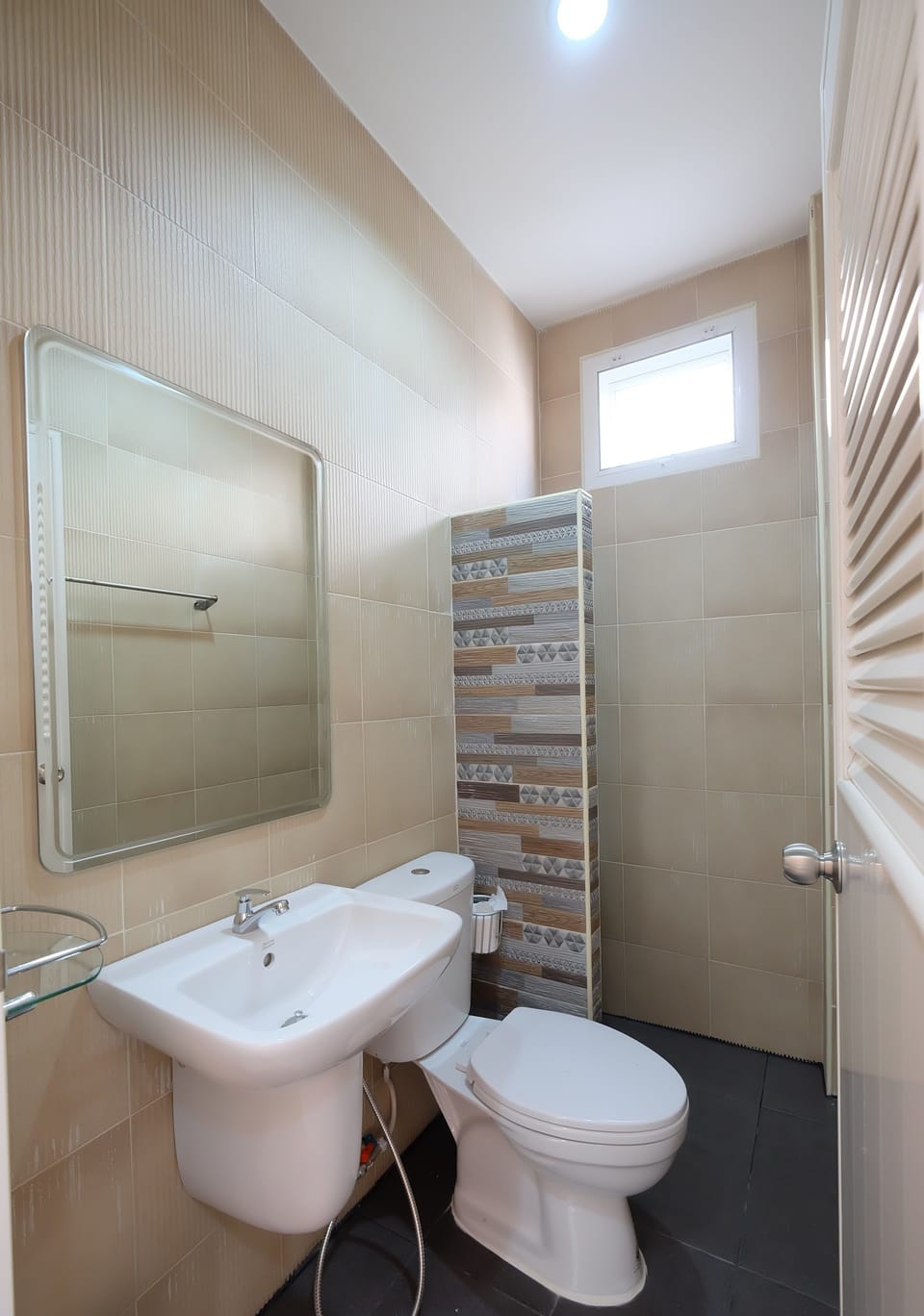 Shower, free toiletries, hair dryer, slippers