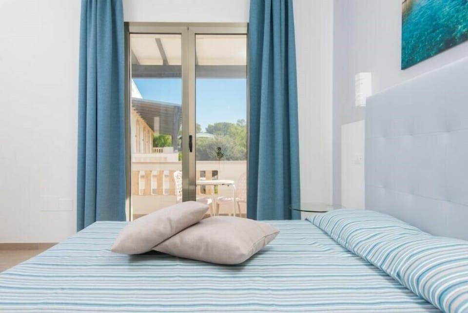 In-room safe, desk, cribs/infant beds, free WiFi