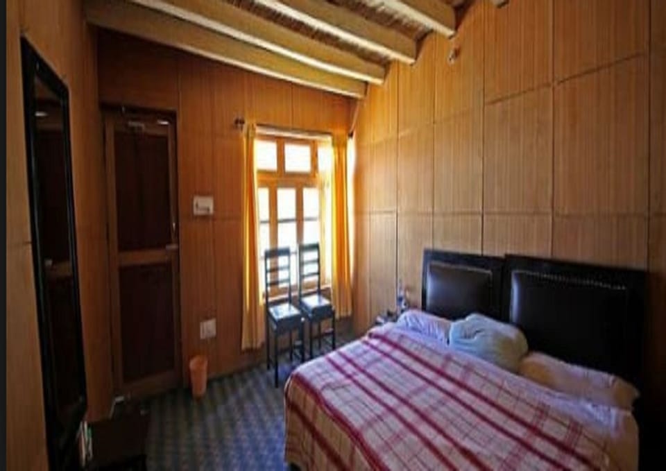 Deluxe Double Room, 1 Double Bed, Private Bathroom | Interior detail