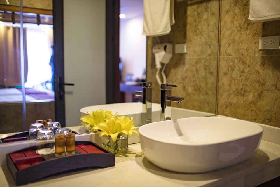 Family Room, Connecting Rooms | Bathroom | Shower, free toiletries, hair dryer, bathrobes