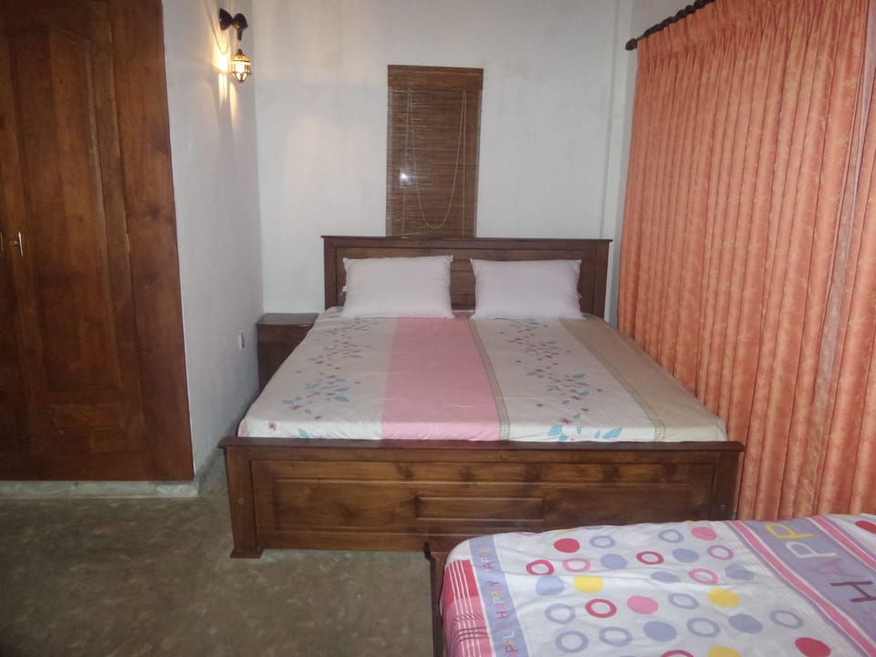 Luxury Triple Room, Lake View, Lakeside | Iron/ironing board (on request), WiFi (free), bed sheets