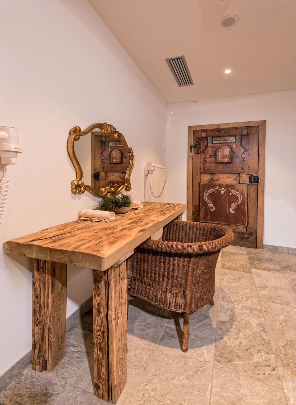Sauna, hot tub, steam room, body treatments, hot stone massages