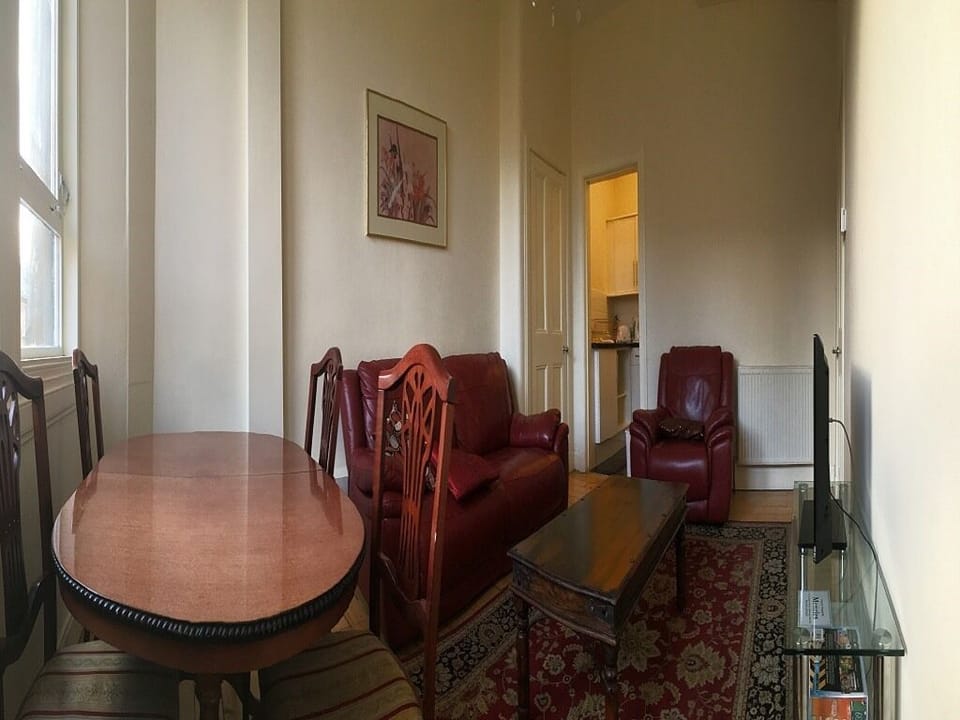 Apartment, Private Bathroom (Sleeps 5) | Dining