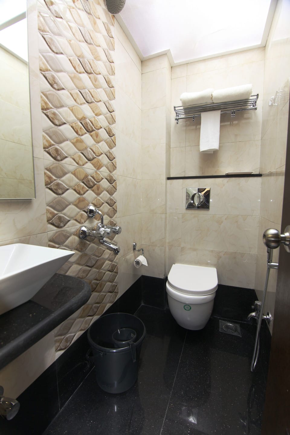Standard Double Room, Smoking | Bathroom | Shower, rainfall showerhead, free toiletries, towels