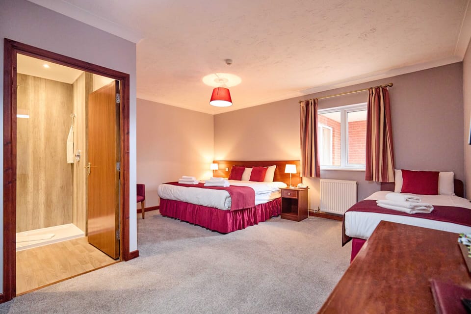 Family Room | Desk, iron/ironing board, free WiFi, bed sheets