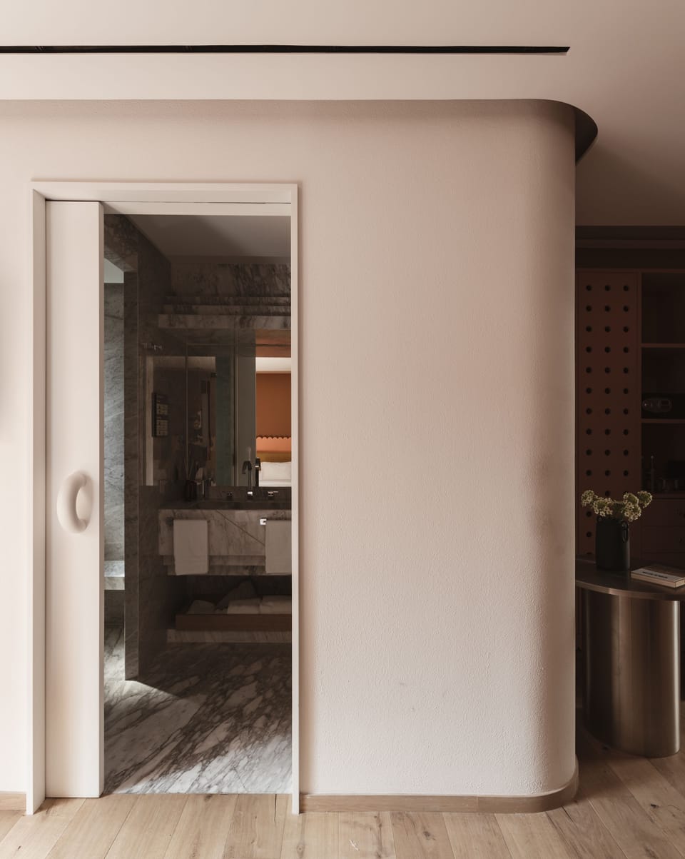 Balcon 1 | Bathroom | Shower, designer toiletries, hair dryer, bathrobes