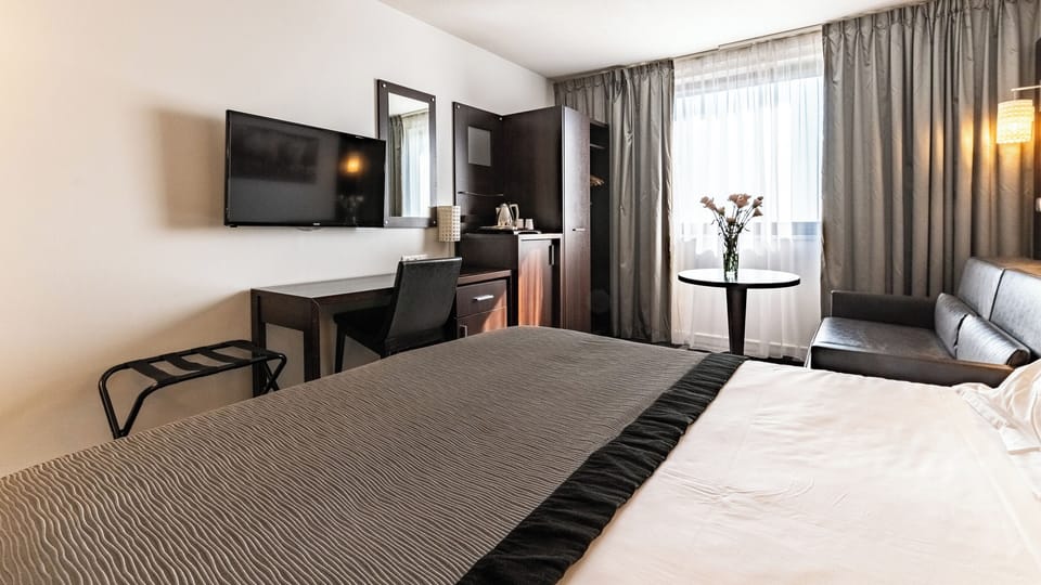 Standard Room, 1 Double Bed with Sofa bed | Minibar, in-room safe, individually furnished, desk