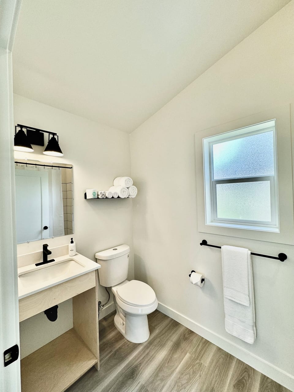 Shower, soap, shampoo, toilet paper