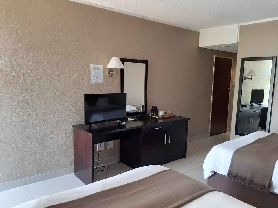 1 bedroom, desk, laptop workspace, blackout drapes