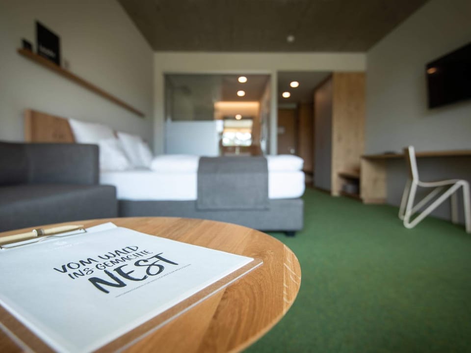 Deluxe Room | In-room safe, desk, travel crib, bed sheets