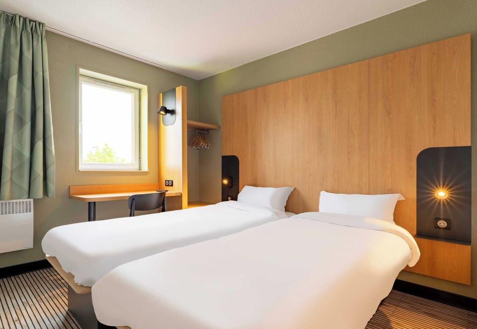 Twin Room, Non Smoking | Desk, soundproofing, free WiFi, bed sheets