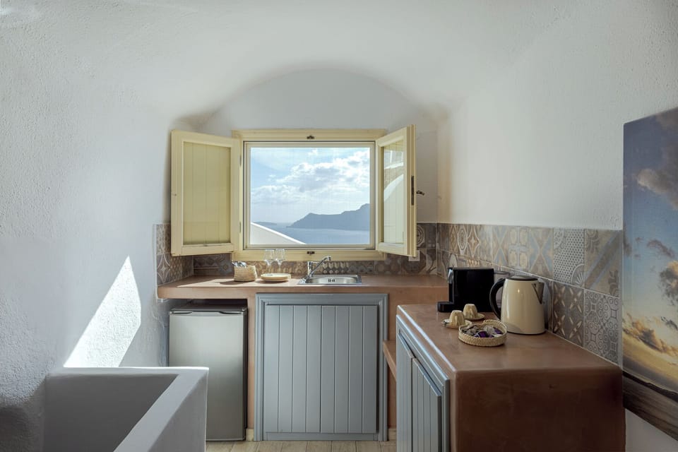 Earth House Volcano View | Private kitchen | Mini-fridge, microwave, espresso maker, coffee/tea maker