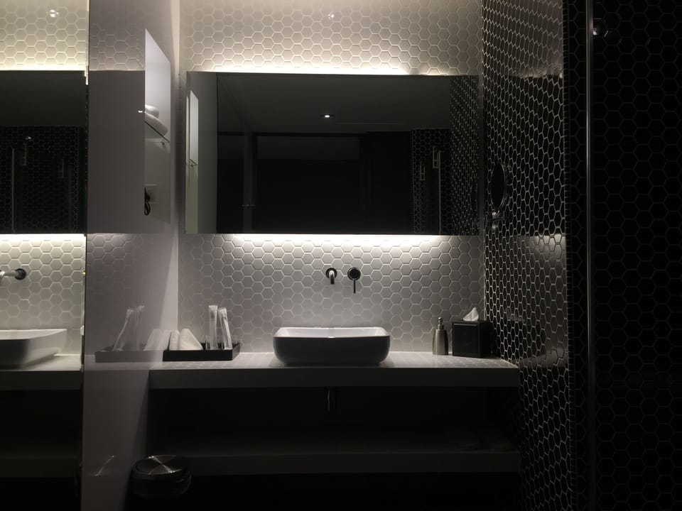 Bathroom sink