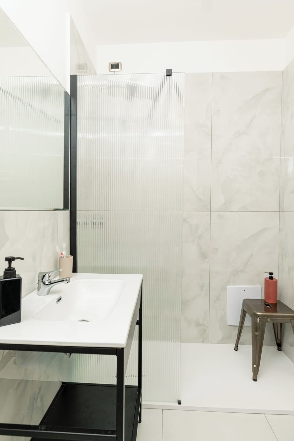 Triple Room, City View | Bathroom | Shower, free toiletries, hair dryer, towels