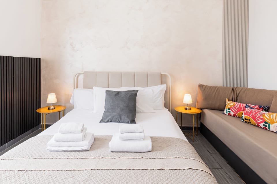 Triple Room, Multiple Beds, City View | In-room safe, desk, soundproofing, WiFi (free)