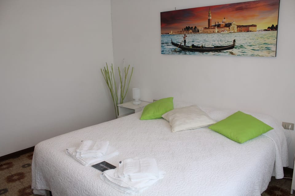 Standard Double Room, Shared Bathroom | Desk, iron/ironing board (on request), WiFi (free), bed sheets