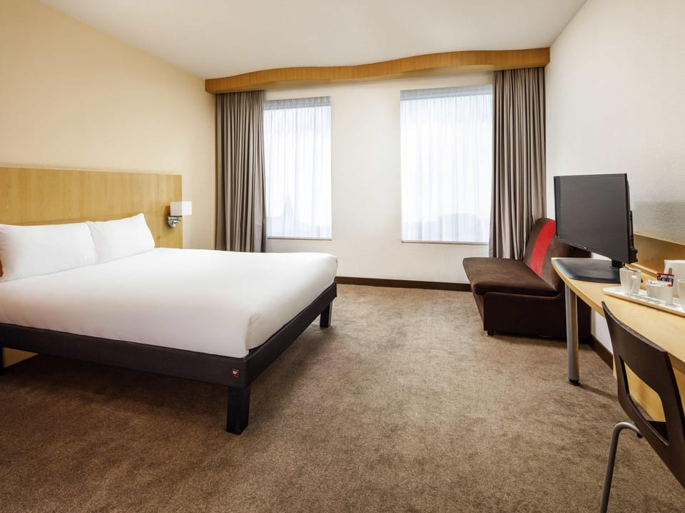 Family Room, Multiple Beds | Hypo-allergenic bedding, in-room safe, desk, soundproofing