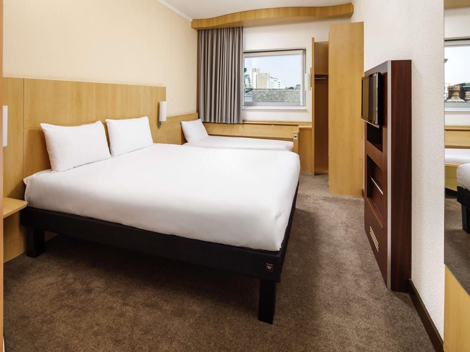 Family Room, Multiple Beds | Hypo-allergenic bedding, in-room safe, desk, soundproofing