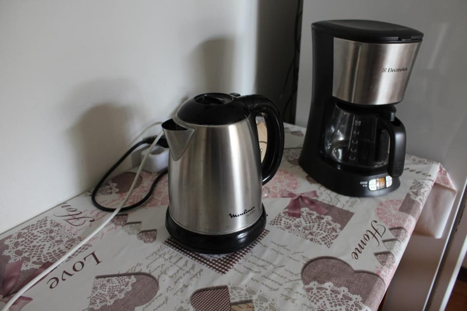 Shared fridge, shared microwave, cookware/dishes/utensils