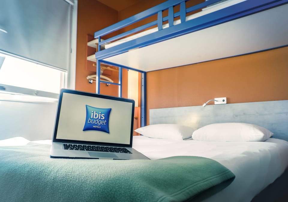 Blackout drapes, free WiFi, bed sheets