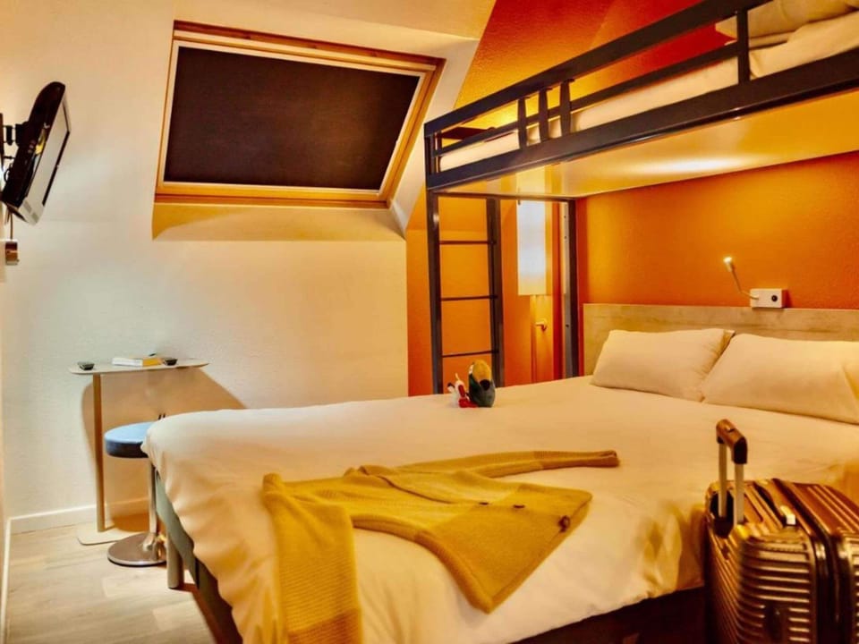 Double Room | Blackout drapes, free WiFi, bed sheets