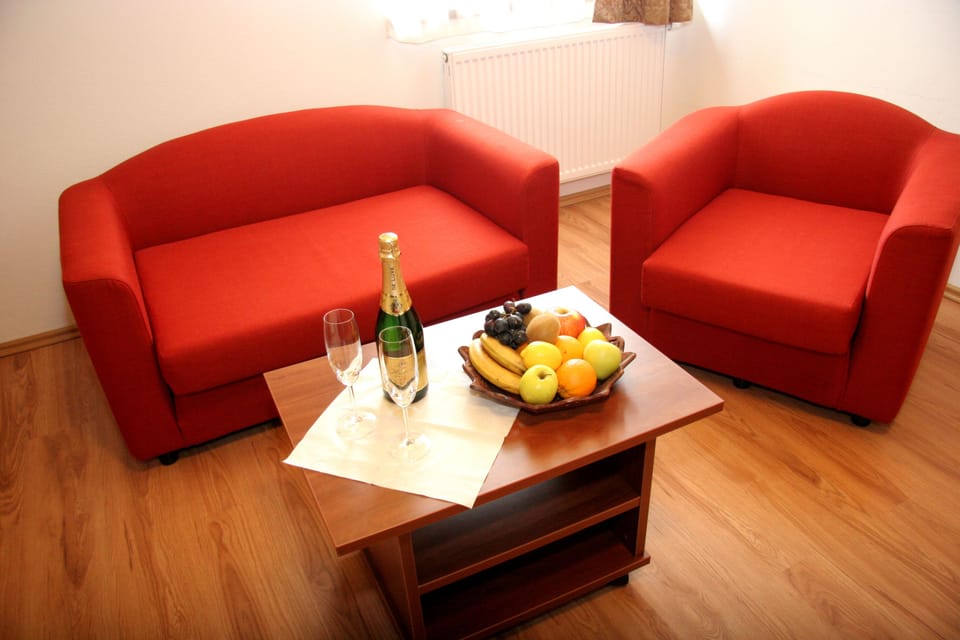 Comfort Suite, 1 Bedroom | In-room safe, desk, blackout drapes, iron/ironing board (on request)