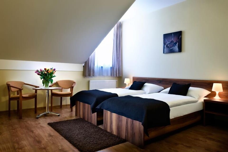 Comfort Twin Room | In-room safe, desk, blackout drapes, iron/ironing board