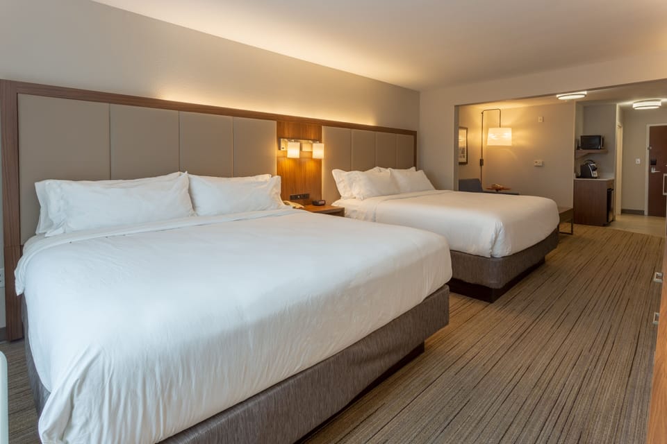Suite, 1 Bedroom | In-room safe, desk, laptop workspace, blackout drapes