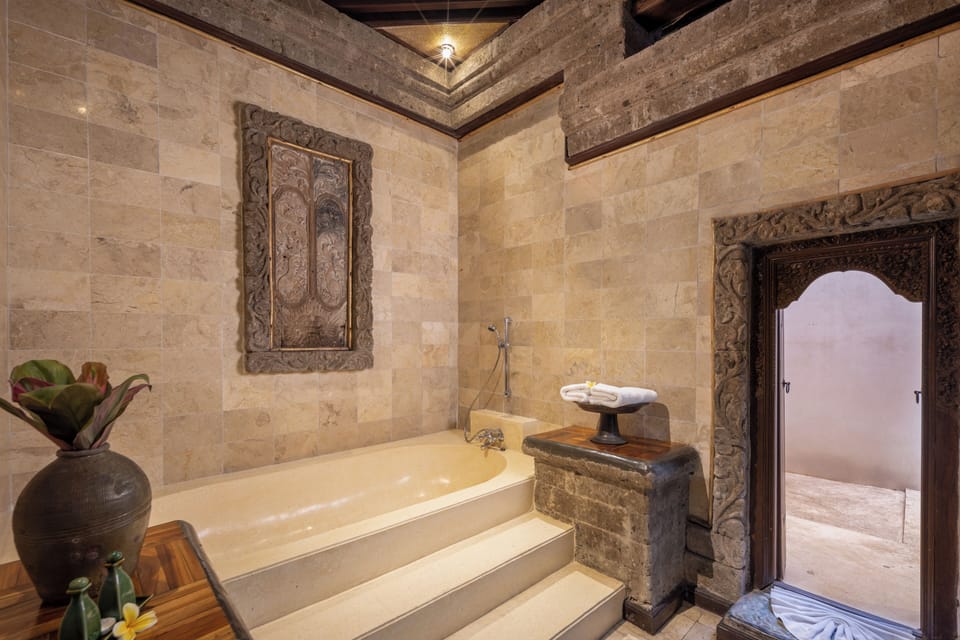 Suite, River View | Bathroom | Free toiletries, hair dryer, bathrobes, bidet
