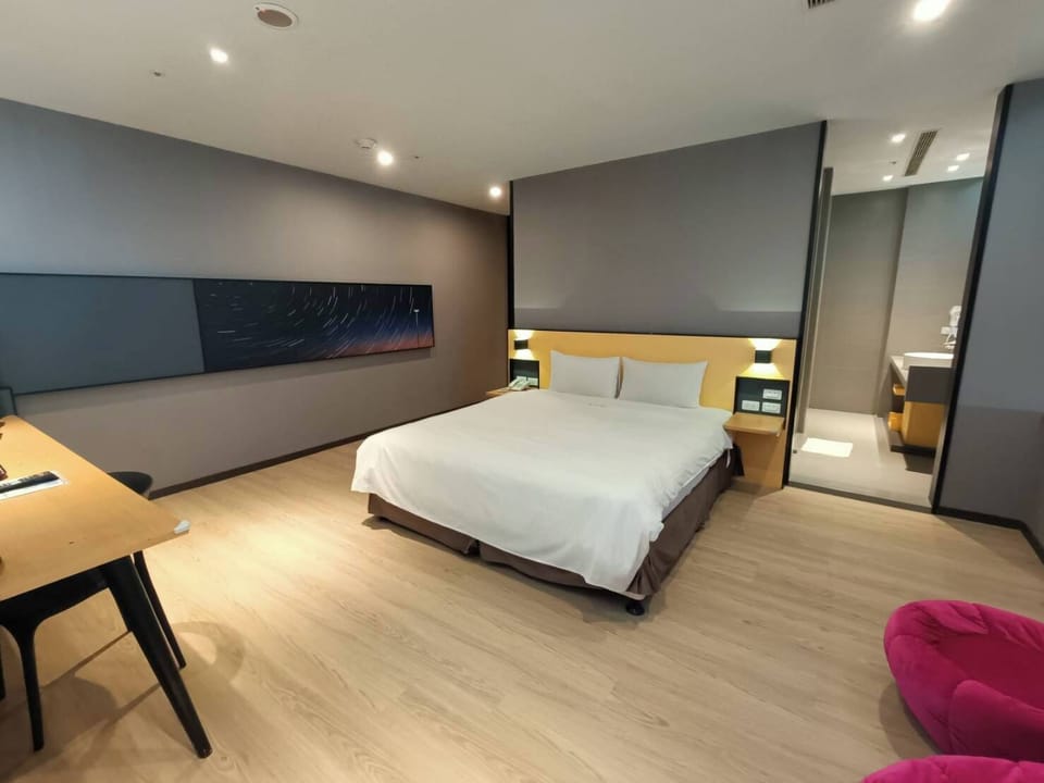 Superior Double Room, City View | Desk, soundproofing, free WiFi, bed sheets
