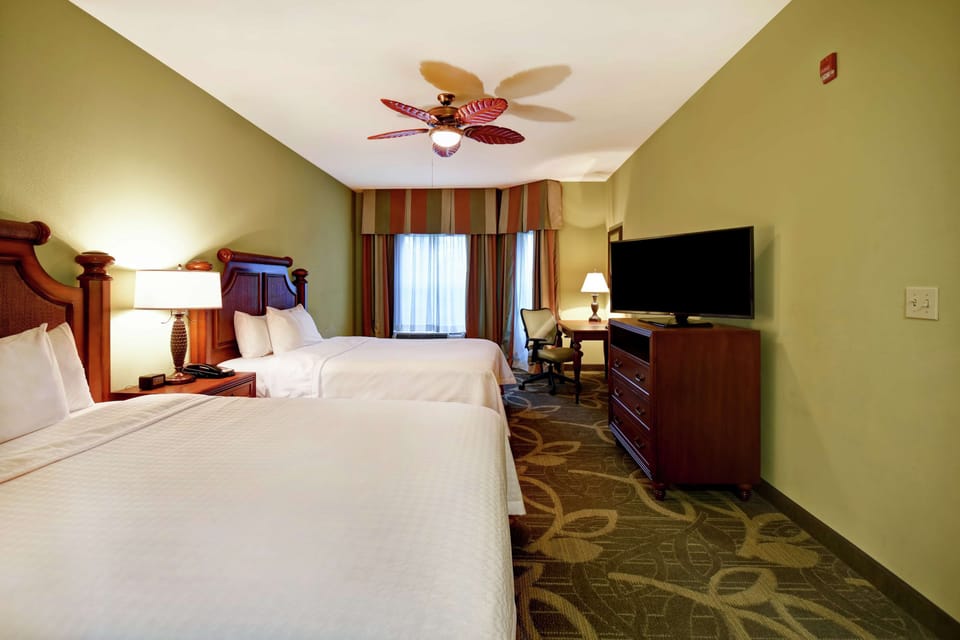Premium bedding, in-room safe, desk, laptop workspace