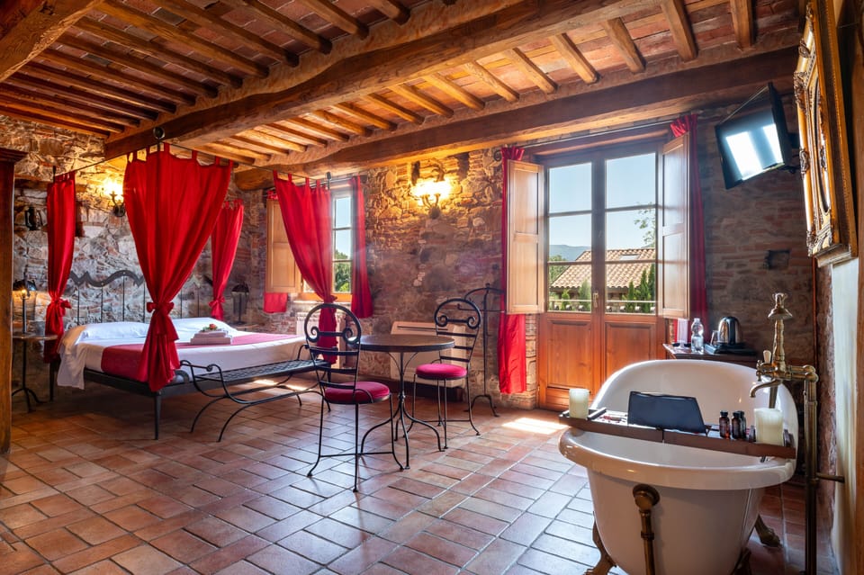 Junior Studio Suite | Minibar, free WiFi, bed sheets
