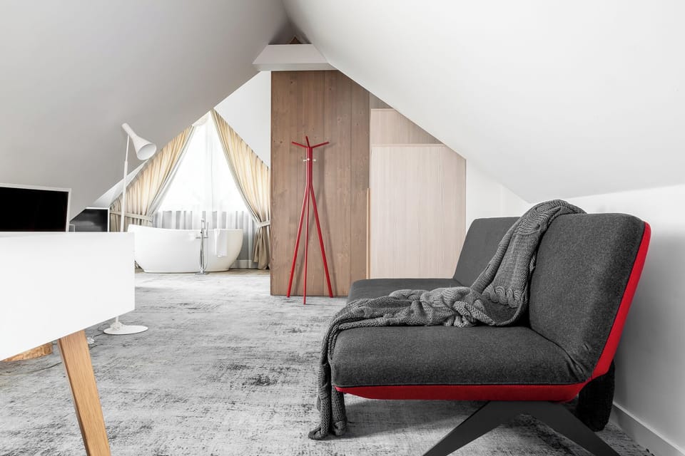 Deluxe Studio Suite, 1 Bedroom, Bathtub | Individually decorated, individually furnished, soundproofing, free WiFi