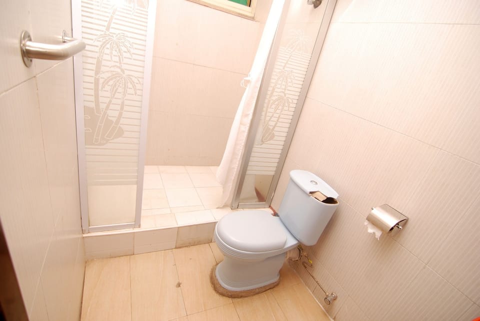 Executive Double Room, 1 Double Bed | Bathroom | Deep soaking tub, rainfall showerhead, free toiletries, towels