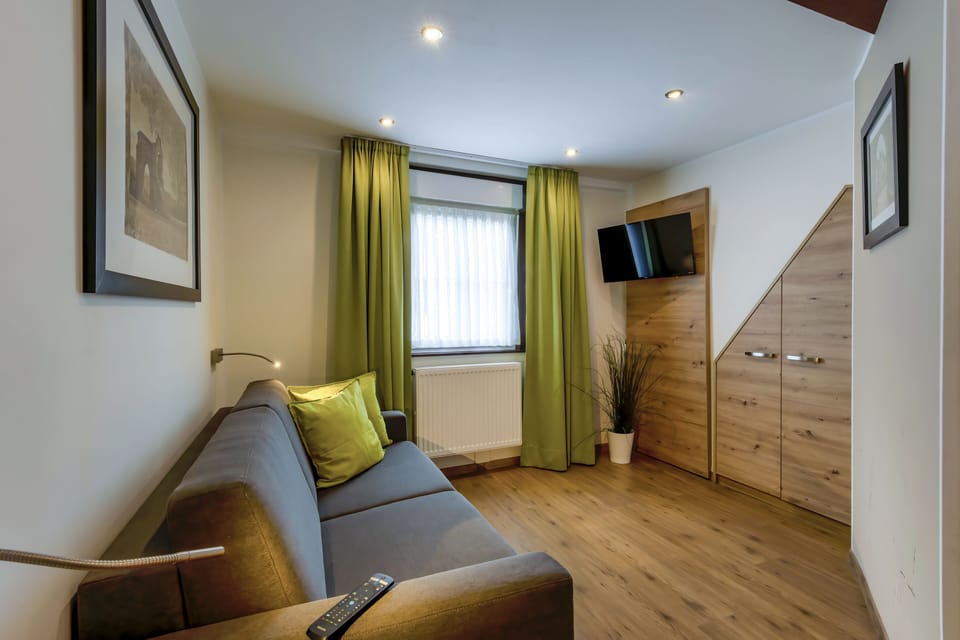 Comfort Double Room (Guest House) | Hypo-allergenic bedding, desk, laptop workspace, free WiFi