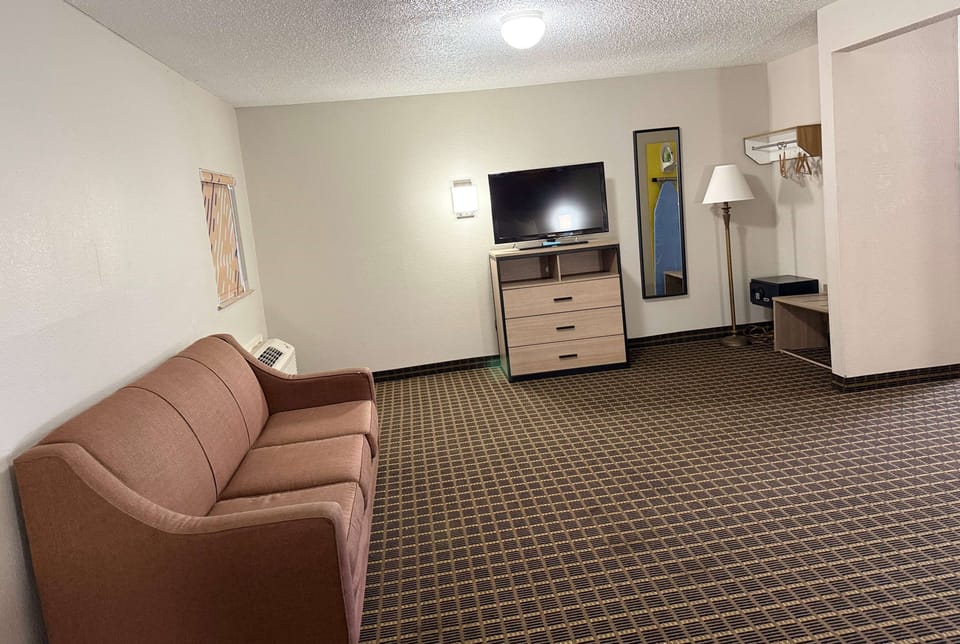 Studio Suite, 1 King Bed, Non Smoking | Desk, blackout drapes, iron/ironing board, free cribs/infant beds