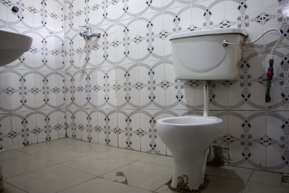Standard Double Room | Bathroom | Shower, rainfall showerhead, free toiletries, towels