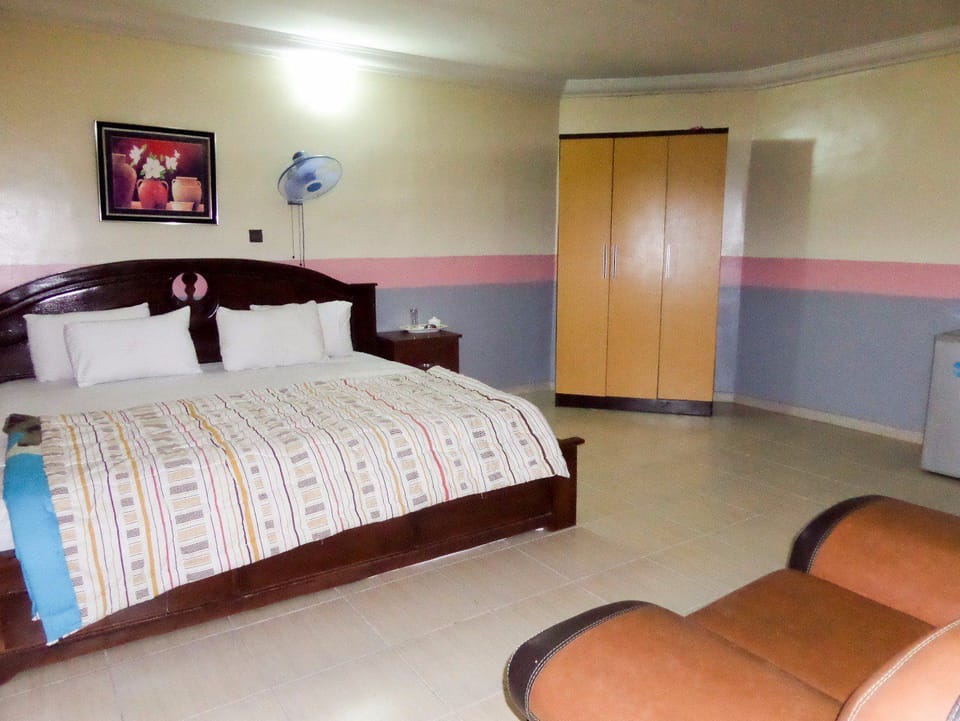 Deluxe Room, 1 Queen Bed | Desk, free WiFi