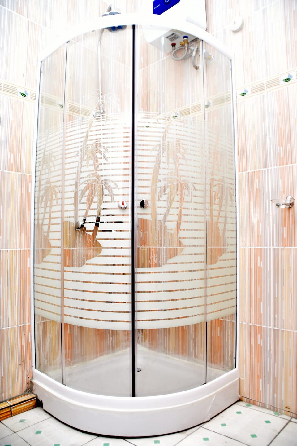 Royal Room, 1 Queen Bed | Bathroom shower