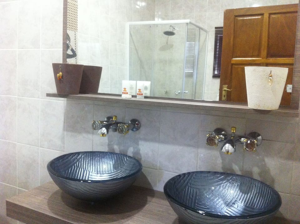 Executive Room, Garden View | Bathroom sink